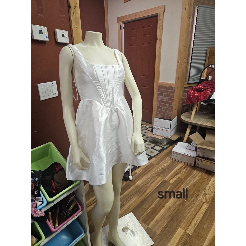 Dress - Picture 3 of 5